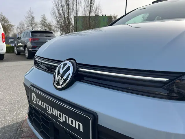Volkswagen Golf 1.5 eHybrid GTE 2025 Hybride Benzine 9