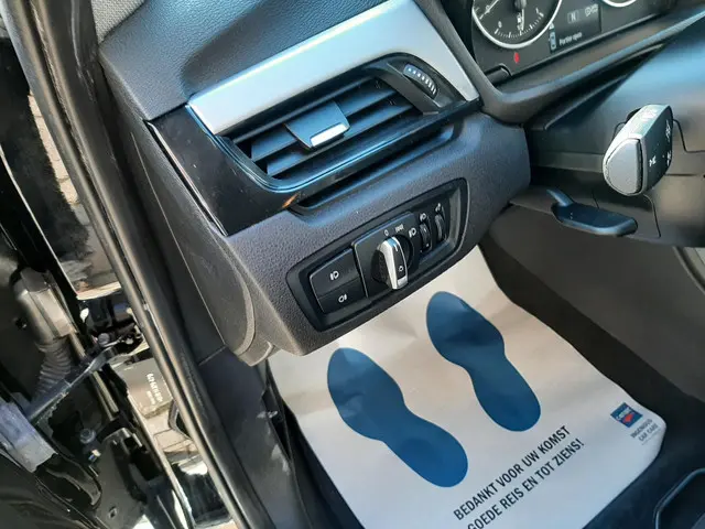 BMW X1 sDrive18i Executive 2017 Benzine 38