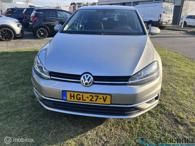 Volkswagen Golf 1.0 TSI Comfortline Business 2017 Benzine 2