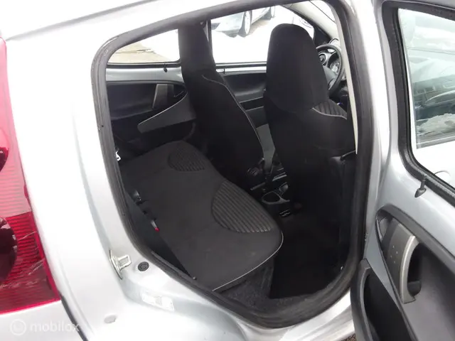 Peugeot 107 1.0 Envy 2014 Benzine 10
