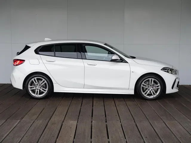 BMW 1 Serie 118i 2022 Benzine 4