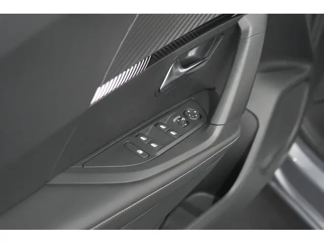 Peugeot 2008 1.2 Hybrid 145 Allure 2025 Hybride Benzine 26
