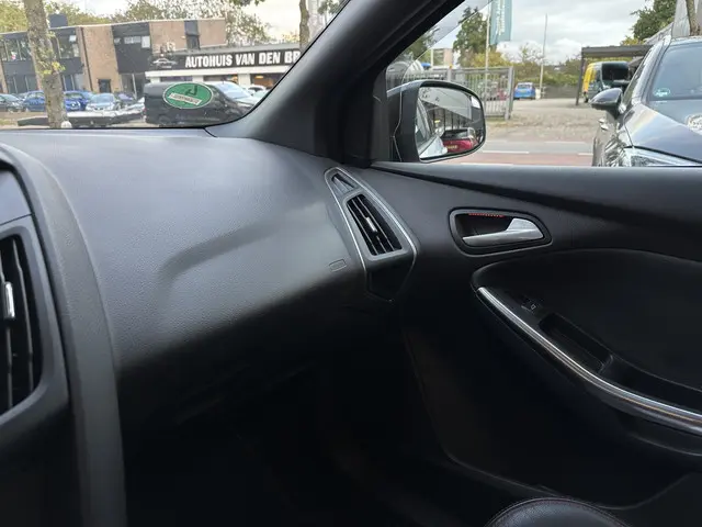 Ford Focus Wagon 2.0 EcoBoost ST-2 2013 Benzine 29