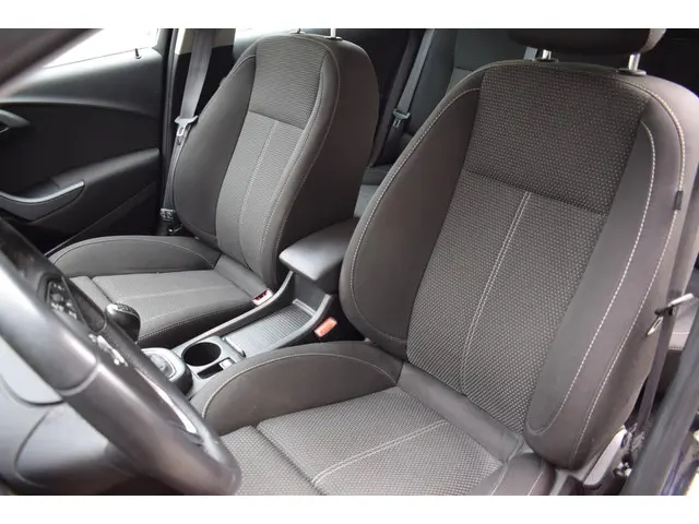 Opel Astra Sports Tourer 1.4 Turbo Blitz 2015 Benzine 7