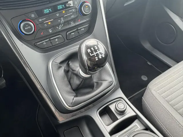 Ford C-MAX 1.5 Titanium 2017 Benzine 16