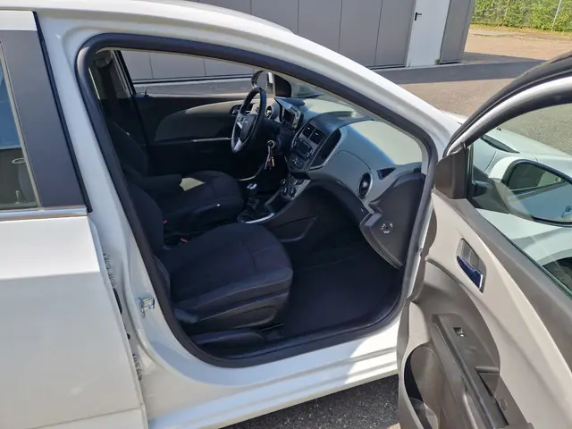 Chevrolet Aveo 1.4 LTZ 2012 Benzine 11