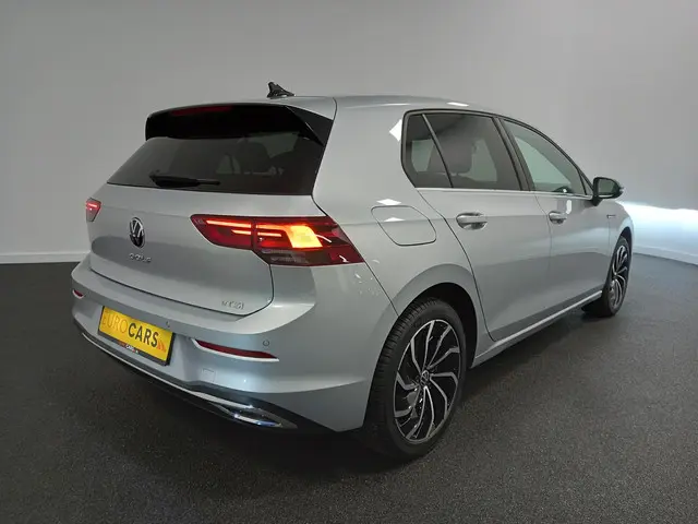 Volkswagen Golf 1.5 eTSI 150pk Style 2021 Benzine 6