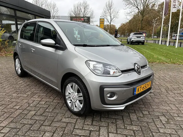 Volkswagen up! 1.0 BMT high up! 2016 Benzine 2