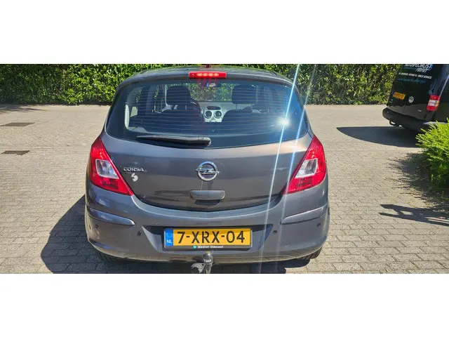 Opel Corsa 1.2-16V Berlin 2013 Benzine 4