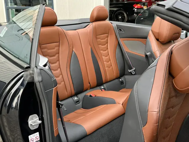 BMW 8 Serie 840i xDrive High Executive 2021 Benzine 56