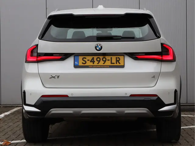 BMW X1 sDrive18i 2023 Benzine 7