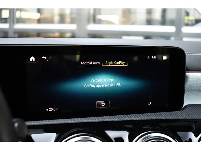 Mercedes-Benz A-Klasse 250 e AMG 2021 Hybride Benzine 15