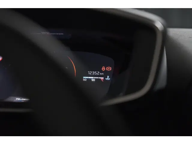 Peugeot 2008 PureTech 130 EAT8 GT 2024 Benzine 47