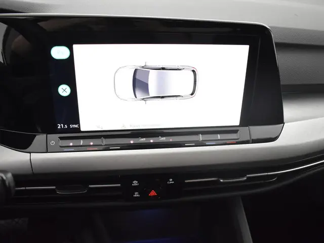 Volkswagen Golf 1.0 eTsi 110pk DSG Life 2023 Benzine 21