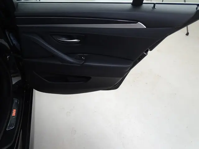 BMW 5 Serie Touring 520i Luxury Edition 2013 Benzine 35