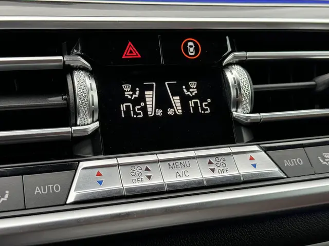 BMW X5 xDrive40i High Executive 7p. 2019 Benzine 24