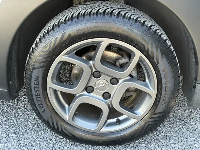 Citroën C4 Cactus 1.2 PureTech Shine 2016 Benzine 29