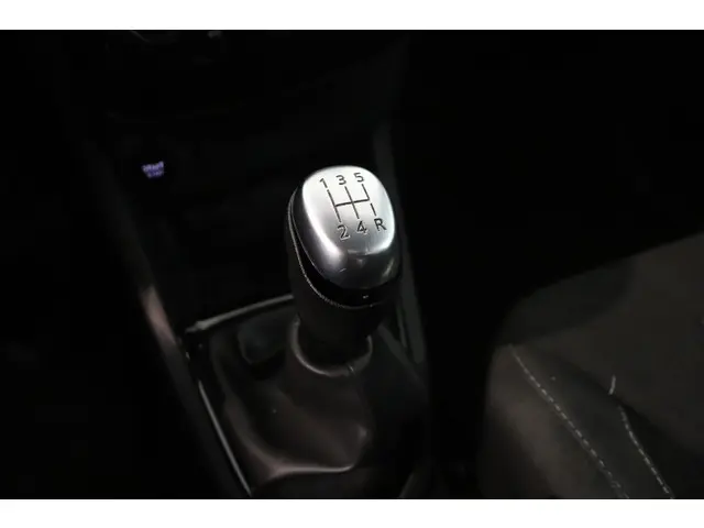 Renault Clio Estate 0.9 TCe Limited 2020 Benzine 22