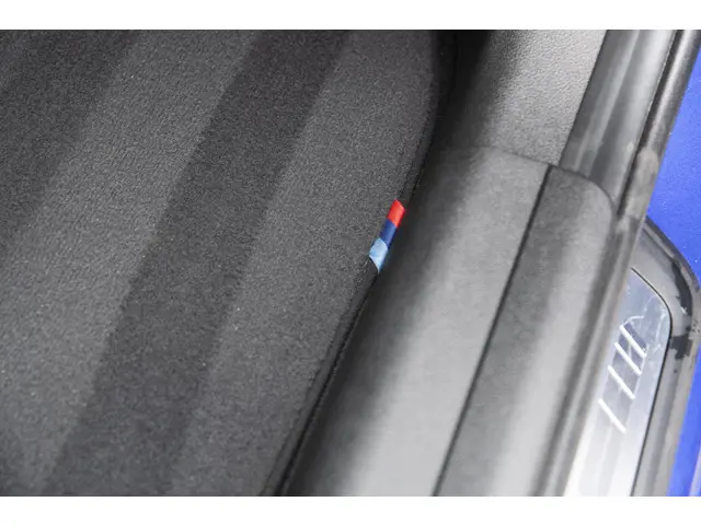 BMW 3 Serie 320i High Executive 2020 Benzine 53