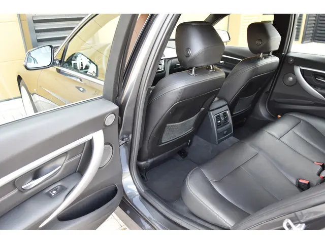 BMW 3 Serie Touring 320i High Executive 2017 Benzine 11