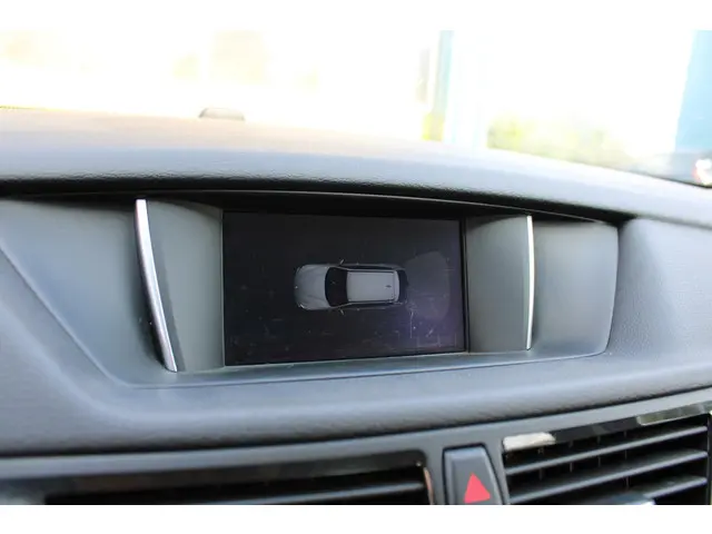 BMW X1 sDrive20i High Executive 2015 Benzine 24