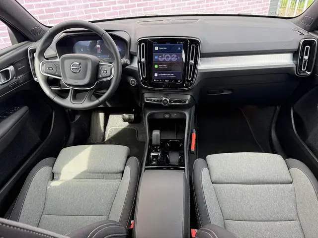 Volvo XC40 2.0 B4 Plus Dark 2025 Benzine 4