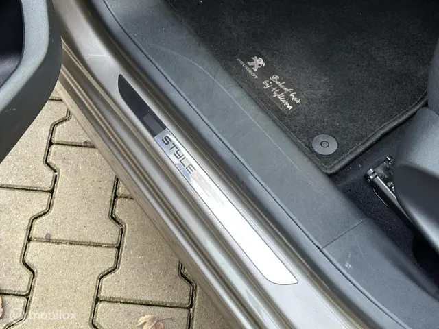 Peugeot 208 1.2 82PK STYLE | CRUISE | PDC | NAVI | 2015 Benzine 20