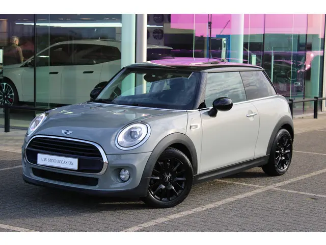 MINI Cooper Hatchback 2018 Benzine