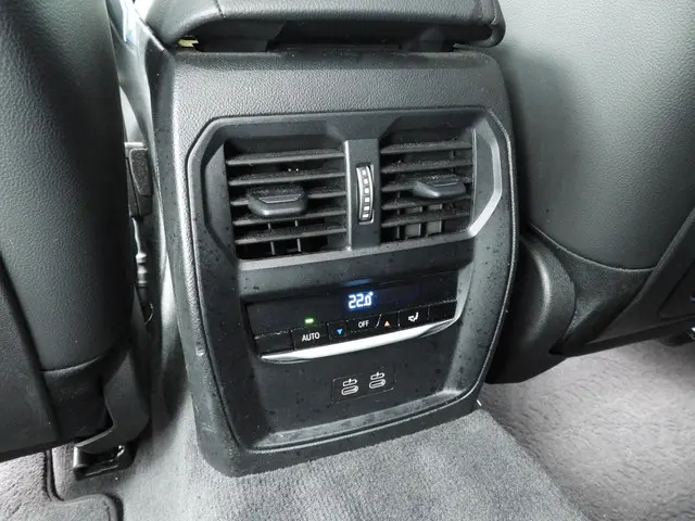 BMW 3 Serie Touring 318i 2022 Benzine 18