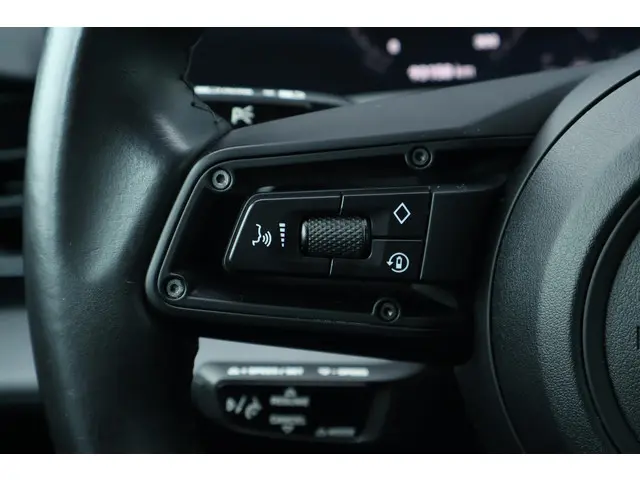 Porsche Taycan 79 kWh 2022 Elektrisch 27