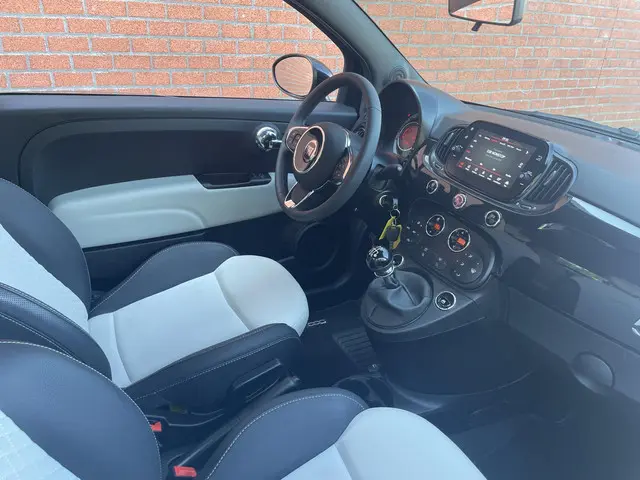 Fiat 500C 1.0 Hybrid 69pk Dolcevita 2023 Benzine 12