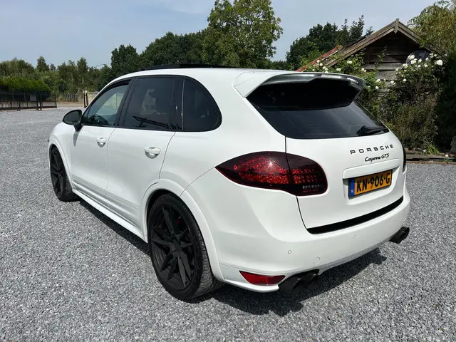 Porsche Cayenne 4.8 GTS panorama 22 inch 2013 Benzine 3
