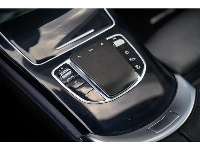 Mercedes-Benz GLC 300e 4MATIC 2022 Hybride Benzine 16