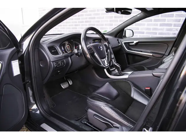 Volvo V60 1.5 T3 R-Design 2017 Benzine 17