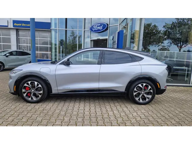 Ford Mustang Mach-E AWD 75 kWh 2021 Elektrisch 2