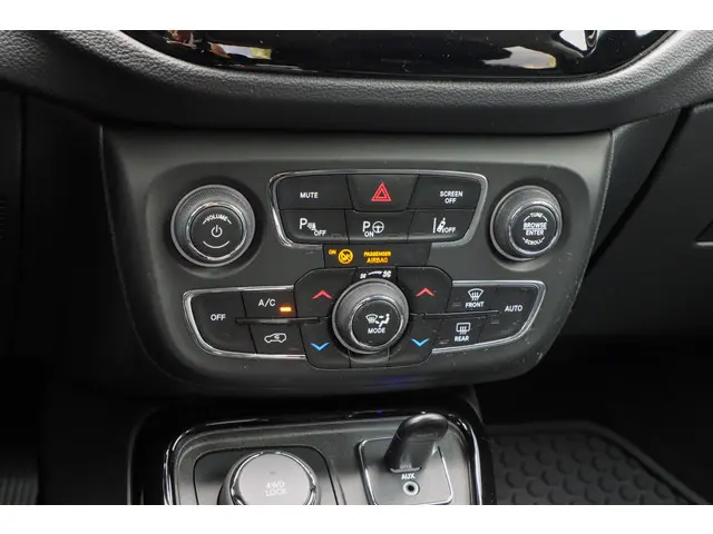 Jeep Compass 1.4 MultiAir Limited 4x4 2018 Benzine 32