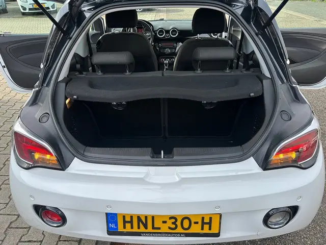 Opel ADAM 1.4 Bi-Fuel Jam 2015 Benzine 13