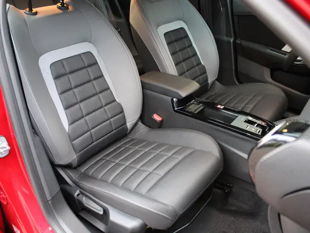 Citroën C4 HYBRID 145 BUSINESS 2025 Hybride Benzine 13