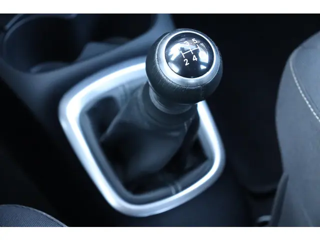 Toyota Yaris 1.0 VVT-i Aspiration, Trekhaak 2017 Benzine 31