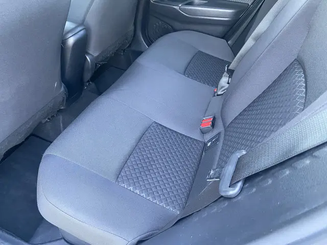 Toyota C-HR 1.8 Hybrid Active 2023 Hybride Benzine 26