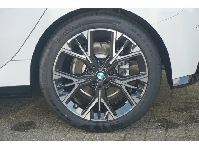 BMW 1 Serie 120 2025 Benzine 10