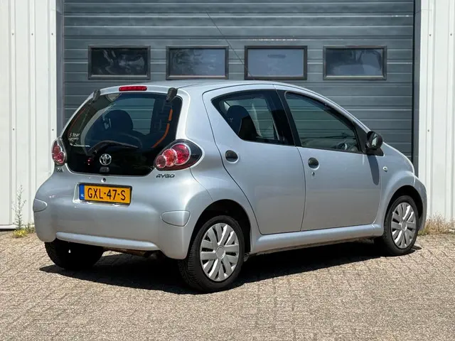 Toyota Aygo 1.0 VVT-i Now 5-deurs / APK 2013 Benzine 3
