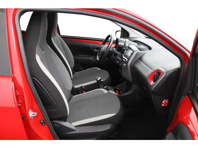 Toyota Aygo 1.0 VVT-i x-play 2021 Benzine 22