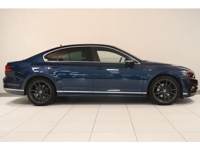 Volkswagen Passat 1.5 TSI R-Line Business + 2022 Benzine 16