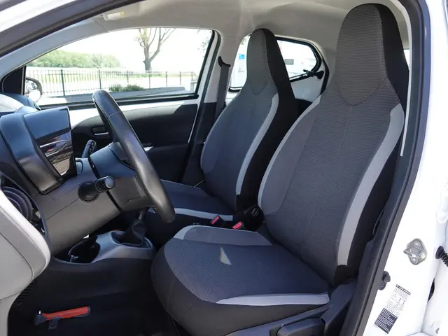 Toyota Aygo 1.0 VVT-i x-play 2021 Benzine 6