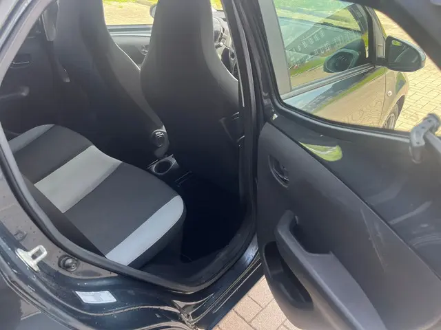 Toyota Aygo 1.0 VVT-i x-play 2017 Benzine 14