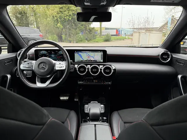 Mercedes-Benz A-Klasse 200 Aut. AMG Sport 2020 Benzine 16