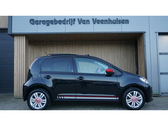 Volkswagen up! 1.0 TSI 90PK BMT up! Beats 2017 Benzine 3