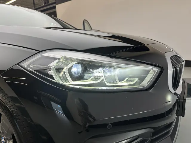 BMW 1 Serie 118i Executive Edition 2020 Benzine 30