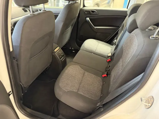 Škoda Yeti 1.2 TSI Active 2015 Benzine 9